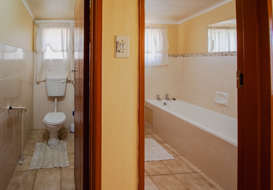 4 Bedroom Property for Sale in Lemoendraai Northern Cape